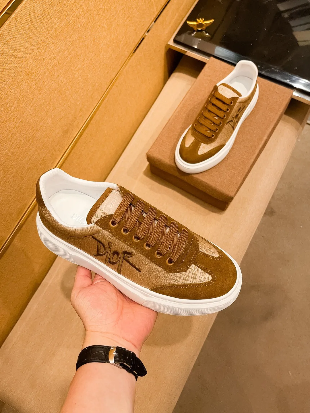Men's shoes💰 400💰🔥【Dior】🔥Men's high-end brand of shoes official website 1:1 latest masterpiece: the upper is made of Italian imported first-layer cowhide with a comfortable and breathable lining➕original non-slip and wear-resistant outsole🔥, making walking more convenient and comfortable! An exclusive new model, a stunning work, a beautiful 1:1 replica [color] compared to the official quality! Create a fashionable personality to set off your uniqueness! A must-have for trendy men! Classic🔥Size: 38-44 Color: 🔥Multiple colors available🔥
